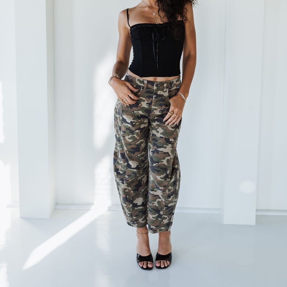 Camo Barrel Jeans Mid Rise Relaxed Fit Stretch Denim NWT